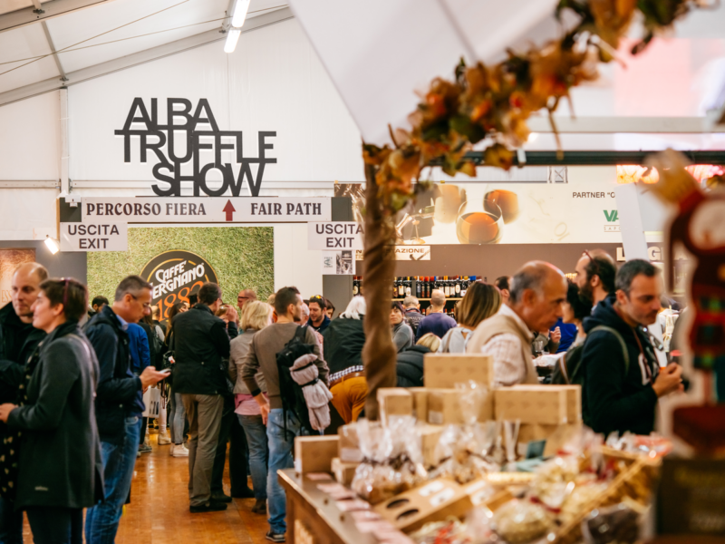 Viva a Feira da Trufa em Alba, Piemonte.