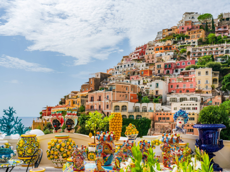 Viva Positano com quem conhece o puro relax à beira-mar.