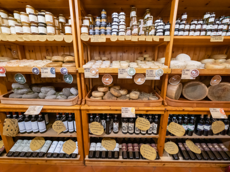 Descubra produtos artesanais em lojas locais de Val D'Orcia. Prove essa delícia!