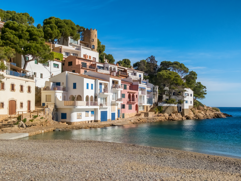 Viva a aldeia pitoresca de Sa Tuna na Costa Brava!
