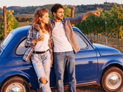 Explore a Toscana em uma viagem personalizada com um carro alugado, desfrutando de total liberdade para conhecer suas paisagens e vinhedos no seu próprio ritmo.