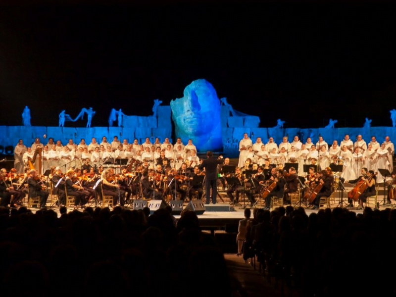 Viva a emoção de Bocelli ao vivo sob as estrelas!
