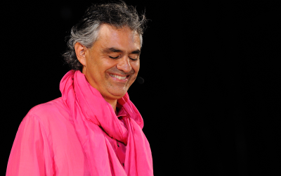 Viva a emoção única de Bocelli ao vivo. Descubra a magia! Imagine-se sentindo a emoção de um concerto com Andrea Bocelli.