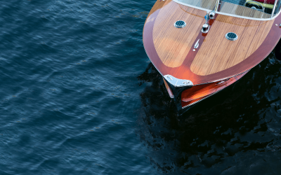 Barco na Italia-17-Lago de Como Imagine-se navegando pelo Lago de Como e descubra paisagens de tirar o fôlego.