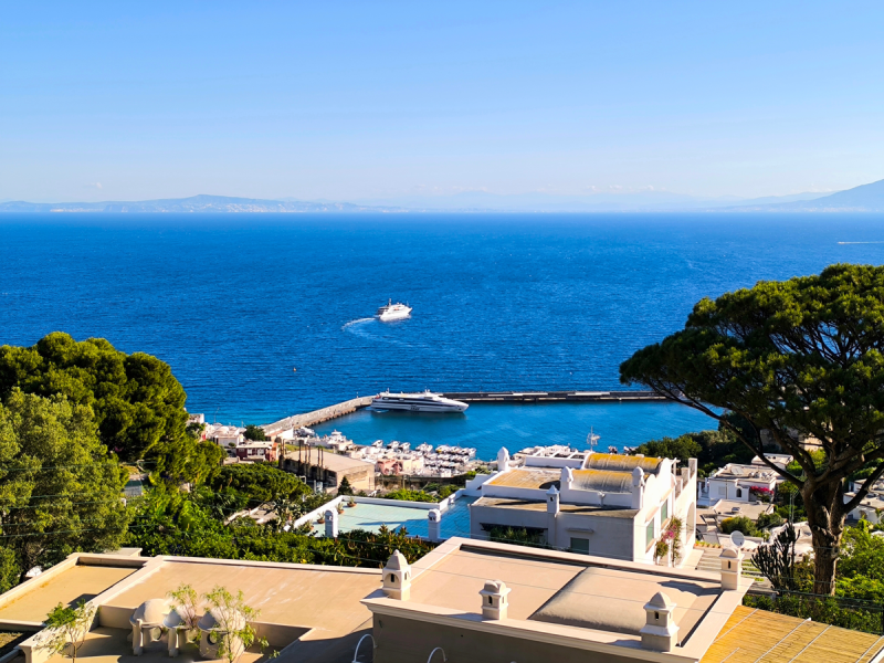 Imagine-se numa vista aérea de Marina Grande!