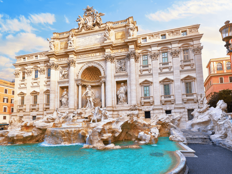 Sonhos fluem livremente na Fontana di Trevi, coração de Roma.