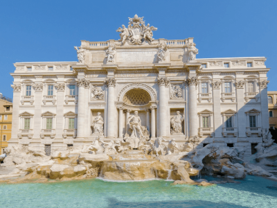 Admire a beleza da Fontana di Trevi, ícone de Roma. Jogue uma moeda e faça um desejo neste monumento barroco.