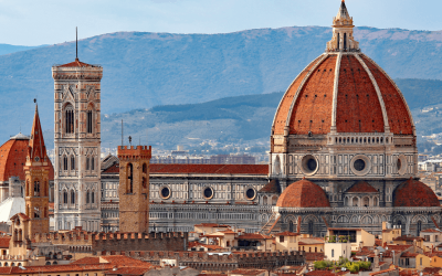 Catedral de Florença com sua cúpula icônica e vista panorâmica.