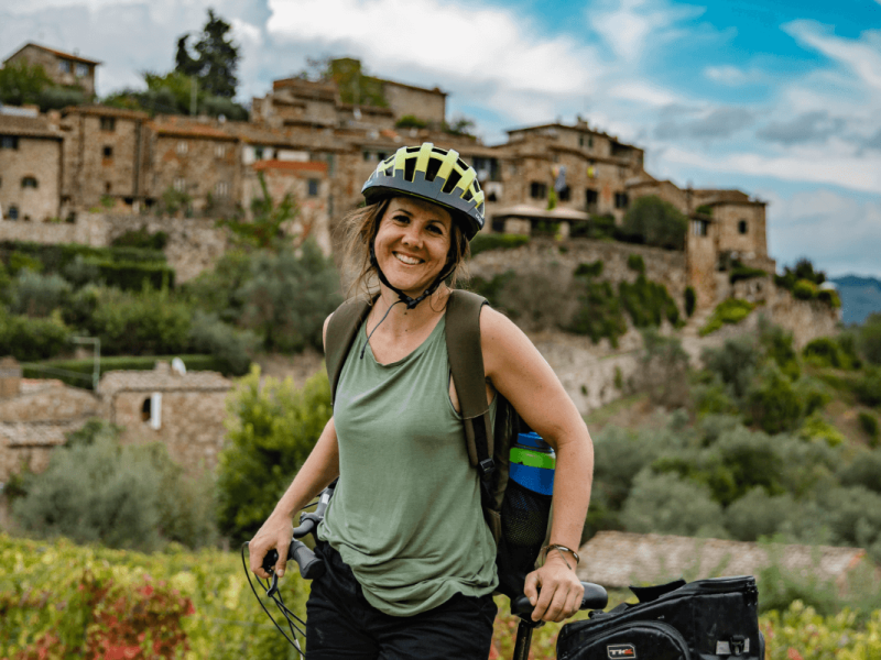 Passeio Privativo de Bike na Toscana: Explorando as Paisagens com Exclusividade Explorando a Toscana em um passeio privativo de bike, uma forma exclusiva de vivenciar as belas paisagens italianas.