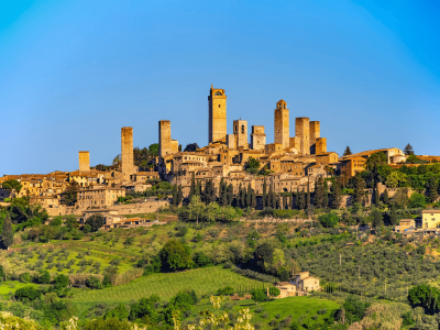 Imagine-se entre torres medievais e viva o charme da Toscana!