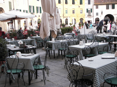 Aproveite a autêntica experiência italiana com nossas dicas de viagem para os melhores bares na Toscana, provando vinhos e delícias regionais.