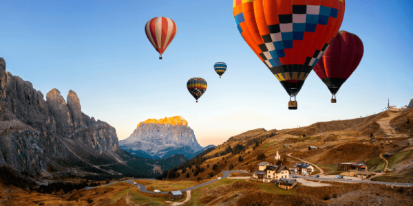 Voe de balão nas Dolomitas Voe de balão nas Dolomitas.