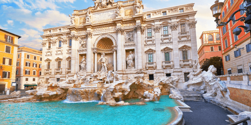 Visite a deslumbrante Fontana di Trevi em Roma em uma viagem sob medida, onde cada detalhe é pensado para tornar sua experiência única e memorável.