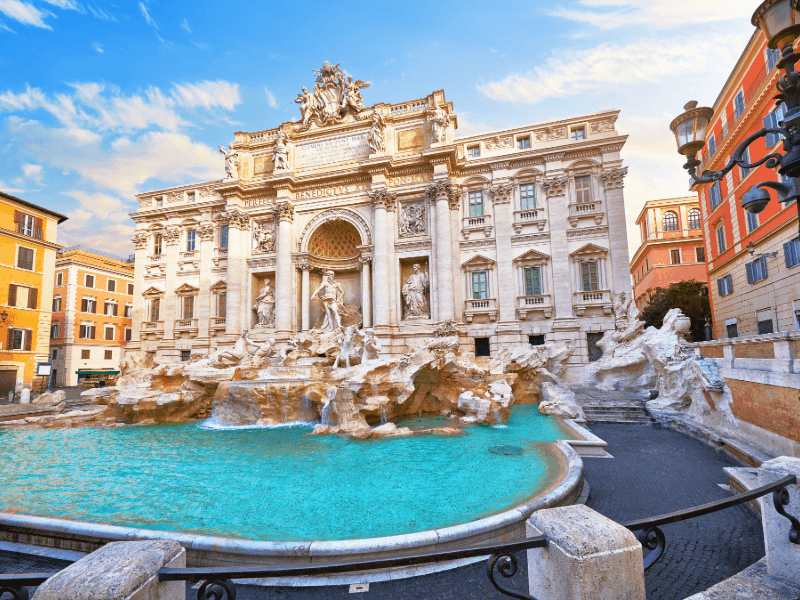 Fontana di Trevi: encanto, história e tradição no coração de Roma.