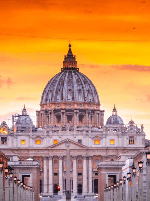 Descubra as maravilhas do Vaticano com uma viagem planejada com cuidado sob medida, onde sua experiência é enriquecida por atenção aos detalhes e conforto.