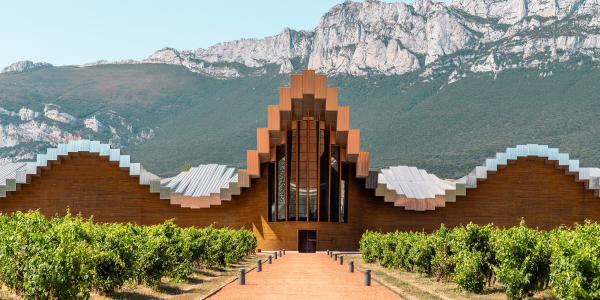Descubra a futurista Ysios de Calatrava em Laguardia!