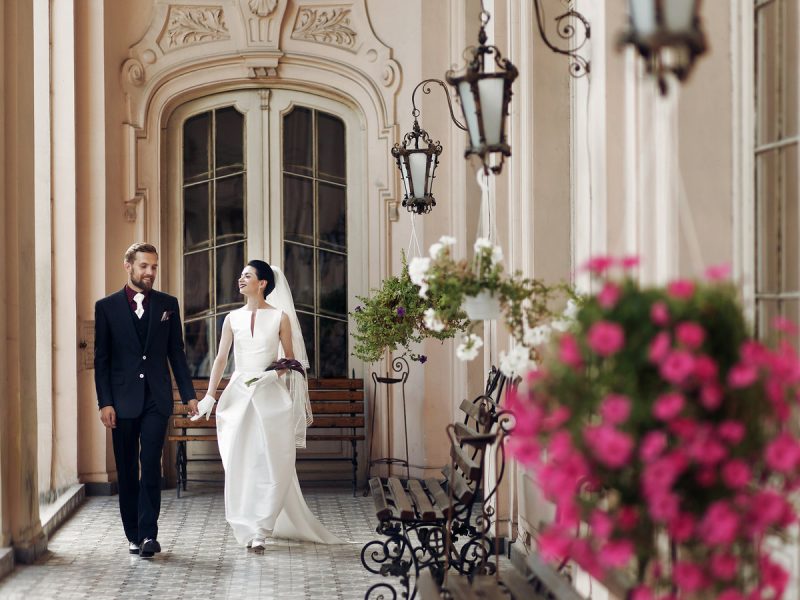 Prove o romance infinito de um casamento luxuoso na Itália.