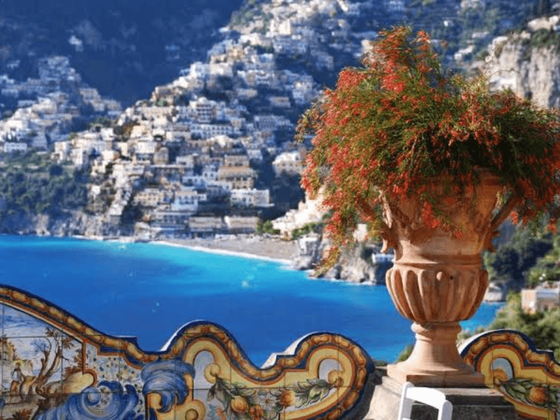 Viva luxo e charme no icônico hotel da Costa Amalfitana com um roteiro personalizado.