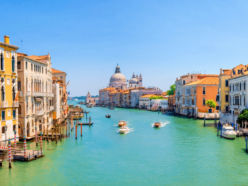 Veneza: Um Roteiro Sob Medida Descubra os encantos de Veneza com experiências exclusivas e personalizadas.