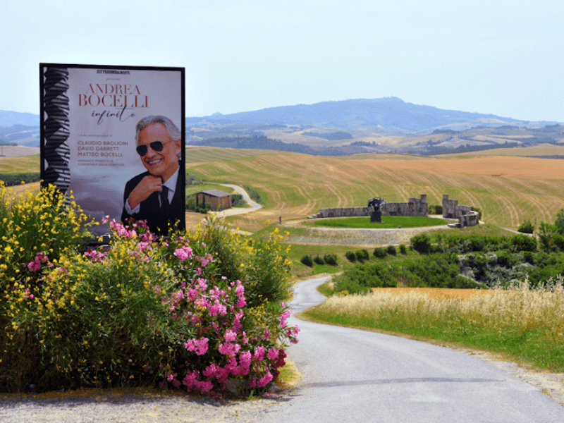 Descubra a magia do Teatro do Silêncio onde Bocelli encanta a Toscana.