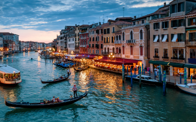 Explore canais, história e charme de Veneza com um roteiro exclusivo e único.