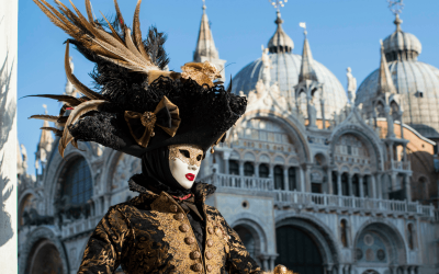 Experimente a magia do Carnaval de Veneza com máscaras icônicas e eventos culturais únicos.