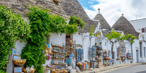 Descubra Alberobello: Os Fascinantes Trulli em um Roteiro Personalizado Viva a magia dos trulli, casas de conto de fadas em Alberobello.