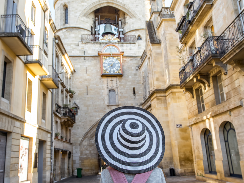 Imagine-se na histórica Grosse Cloche de Bordeaux.